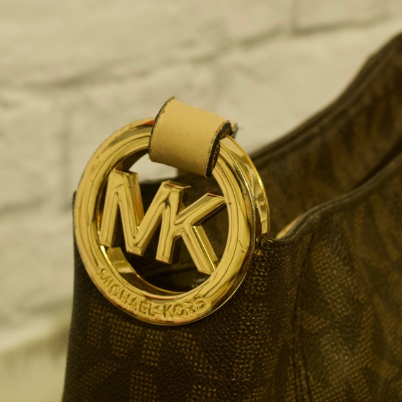 Michael Kors Fulton Messenger - Picture 14 of 16